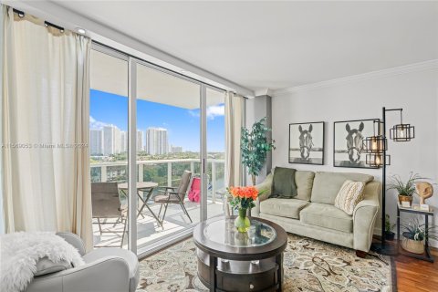 Condo in Aventura, Florida, 2 bedrooms  № 1119429 - photo 1