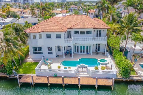Villa ou maison à vendre à North Miami Beach, Floride: 5 chambres, 565.96 m2 № 1117147 - photo 3