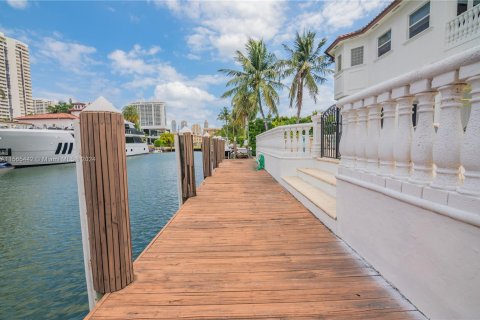 Villa ou maison à vendre à North Miami Beach, Floride: 5 chambres, 565.96 m2 № 1117147 - photo 5