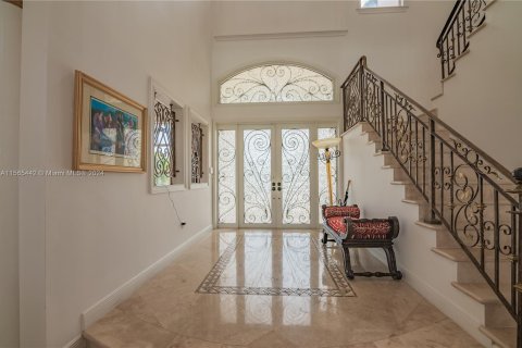 House in North Miami Beach, Florida 5 bedrooms, 565.96 sq.m. № 1117147 - photo 10