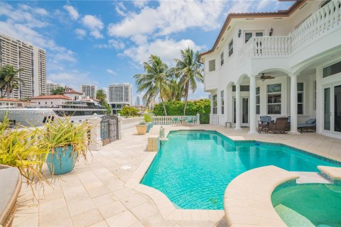 Villa ou maison à vendre à North Miami Beach, Floride: 5 chambres, 565.96 m2 № 1117147 - photo 4