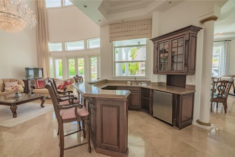 Villa ou maison à vendre à North Miami Beach, Floride: 5 chambres, 565.96 m2 № 1117147 - photo 12