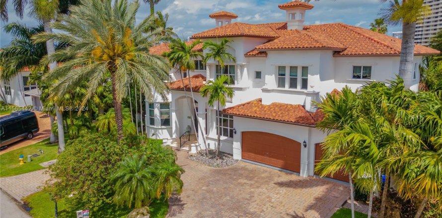 Villa ou maison à North Miami Beach, Floride 5 chambres, 565.96 m2 № 1117147