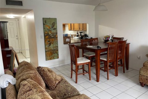 Condominio en venta en Hialeah Gardens, Florida, 2 dormitorios, 89.19 m2 № 1117149 - foto 7