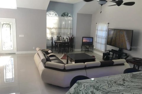 Casa en venta en Tampa, Florida, 4 dormitorios, 218.13 m2 № 1370315 - foto 8