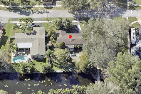 House in Cooper City, Florida 3 bedrooms, 151.99 sq.m. № 1102125 - photo 1