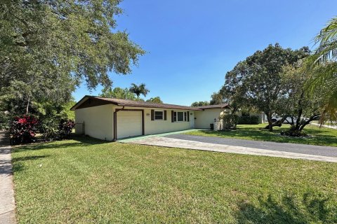 House in Cooper City, Florida 3 bedrooms, 151.99 sq.m. № 1102125 - photo 27