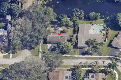 House in Cooper City, Florida 3 bedrooms, 151.99 sq.m. № 1102125 - photo 2