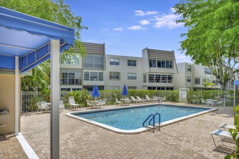 Condo in Tamarac, Florida, 1 bedroom  № 1102172 - photo 1