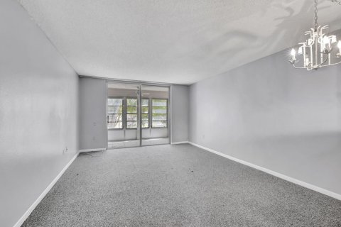 Condo in Tamarac, Florida, 1 bedroom  № 1102172 - photo 16