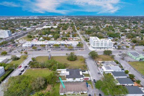 Commercial property in Miami, Florida 288.46 sq.m. № 1399509 - photo 2