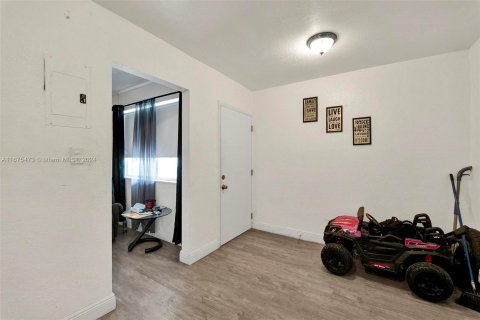 Immobilier commercial à vendre à Miami, Floride: 288.46 m2 № 1399509 - photo 8