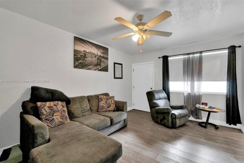 Immobilier commercial à vendre à Miami, Floride: 288.46 m2 № 1399509 - photo 16