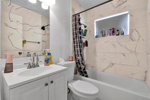 Immobilier commercial à vendre à Miami, Floride: 288.46 m2 № 1399509 - photo 13