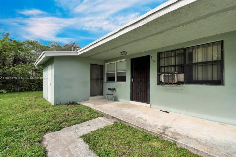 Immobilier commercial à vendre à Miami, Floride: 288.46 m2 № 1399509 - photo 5