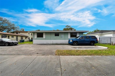 Immobilier commercial à vendre à Miami, Floride: 288.46 m2 № 1399509 - photo 1