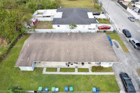 Commercial property in Miami, Florida 288.46 sq.m. № 1399509 - photo 28