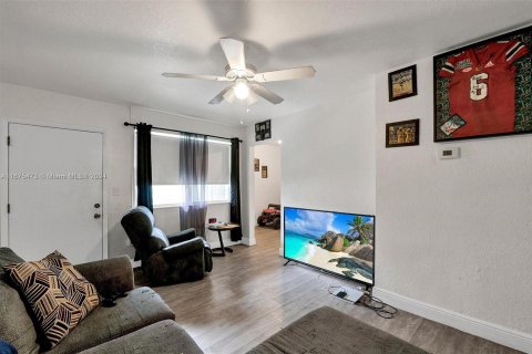 Immobilier commercial à vendre à Miami, Floride: 288.46 m2 № 1399509 - photo 15