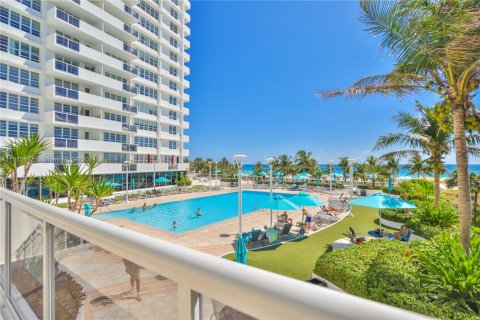 Condominio en venta en Miami Beach, Florida, 2 dormitorios, 110.55 m2 № 1399469 - foto 3