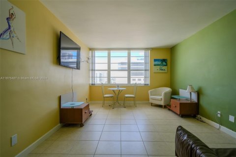 Condo in Miami Beach, Florida, 2 bedrooms  № 1399469 - photo 10