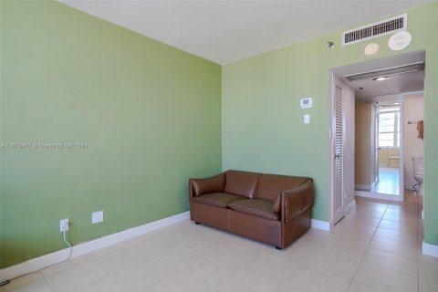 Condo in Miami Beach, Florida, 2 bedrooms  № 1399469 - photo 11