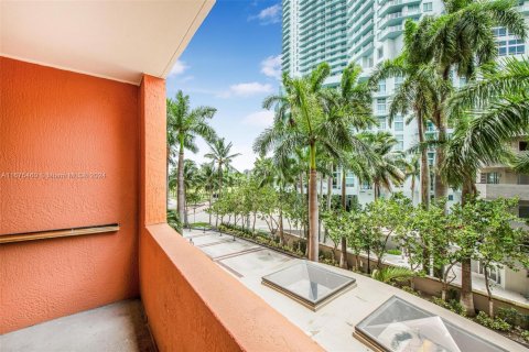 Condo in Miami, Florida, 1 bedroom  № 1399507 - photo 8