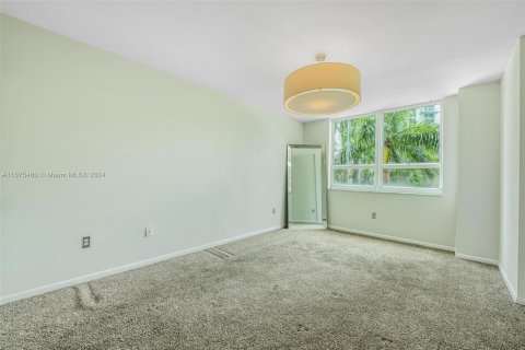 Condo in Miami, Florida, 1 bedroom  № 1399507 - photo 10