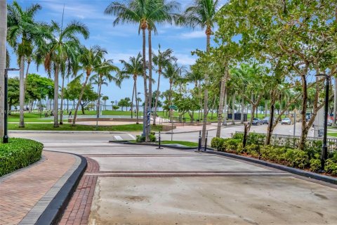 Condo in Miami, Florida, 1 bedroom  № 1399507 - photo 25