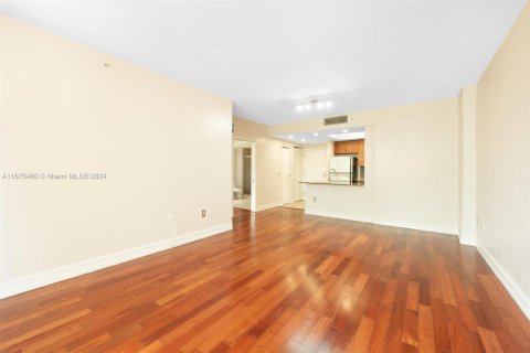 Condo in Miami, Florida, 1 bedroom  № 1399507 - photo 1