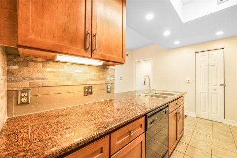 Condo in Miami, Florida, 1 bedroom  № 1399507 - photo 6