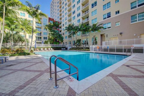 Condo in Miami, Florida, 1 bedroom  № 1399507 - photo 15