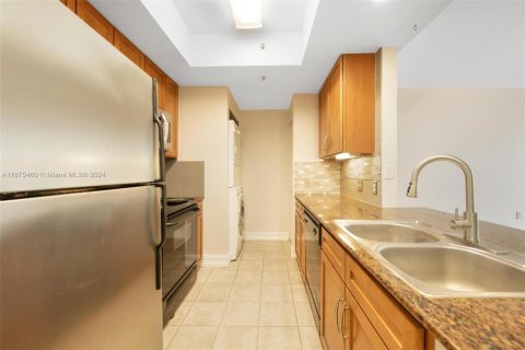 Condo in Miami, Florida, 1 bedroom  № 1399507 - photo 5