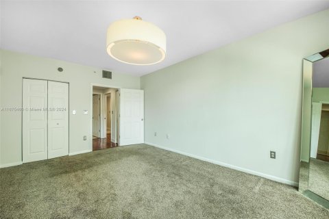 Condo in Miami, Florida, 1 bedroom  № 1399507 - photo 11