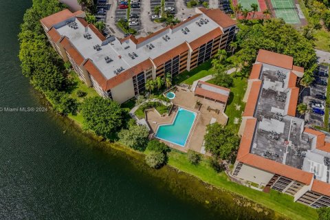 Condominio en venta en Sunrise, Florida, 2 dormitorios, 99.78 m2 № 1324485 - foto 1