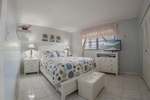 Copropriété à vendre à Sunrise, Floride: 2 chambres, 99.78 m2 № 1324485 - photo 18