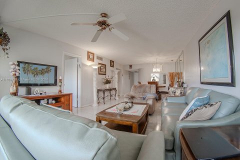 Copropriété à vendre à Sunrise, Floride: 2 chambres, 99.78 m2 № 1324485 - photo 3