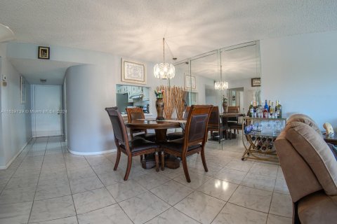 Copropriété à vendre à Sunrise, Floride: 2 chambres, 99.78 m2 № 1324485 - photo 5