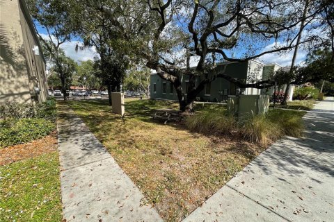 Immobilier commercial à louer à Tampa, Floride: 457.08 m2 № 861816 - photo 15