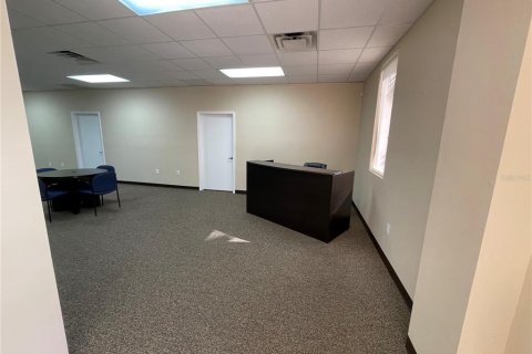 Propiedad comercial en alquiler en Tampa, Florida, 457.08 m2 № 861816 - foto 4