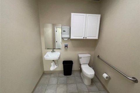 Immobilier commercial à louer à Tampa, Floride: 457.08 m2 № 861816 - photo 10