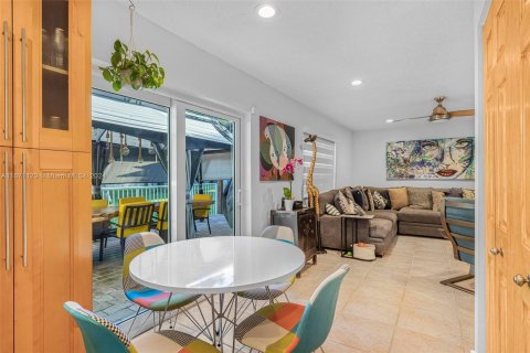 Adosado en venta en Miami, Florida, 4 dormitorios, 165.37 m2 № 1394785 - foto 14