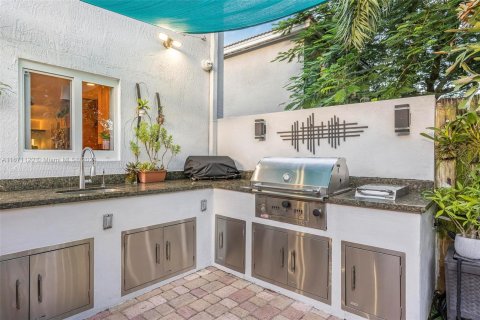 Adosado en venta en Miami, Florida, 4 dormitorios, 165.37 m2 № 1394785 - foto 28