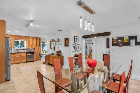 Adosado en venta en Miami, Florida, 4 dormitorios, 165.37 m2 № 1394785 - foto 11