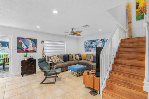 Adosado en venta en Miami, Florida, 4 dormitorios, 165.37 m2 № 1394785 - foto 6