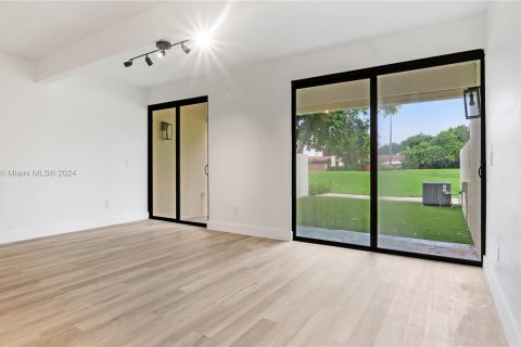 Touwnhouse à vendre à Miami, Floride: 3 chambres, 156.08 m2 № 1394834 - photo 19