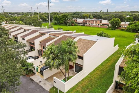 Adosado en venta en Miami, Florida, 3 dormitorios, 156.08 m2 № 1394834 - foto 7