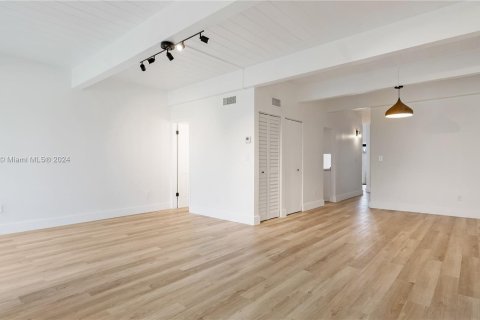 Touwnhouse à vendre à Miami, Floride: 3 chambres, 156.08 m2 № 1394834 - photo 16