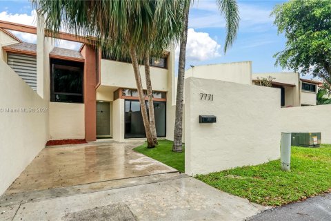 Townhouse in Miami, Florida 3 bedrooms, 156.08 sq.m. № 1394834 - photo 1