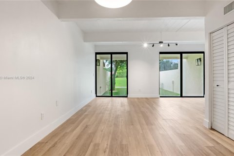 Touwnhouse à vendre à Miami, Floride: 3 chambres, 156.08 m2 № 1394834 - photo 14