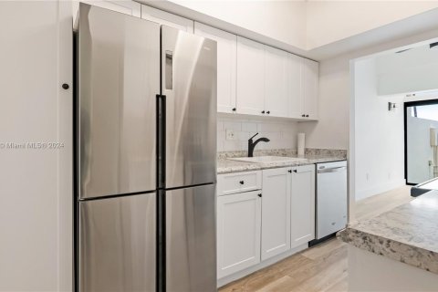 Adosado en venta en Miami, Florida, 3 dormitorios, 156.08 m2 № 1394834 - foto 11